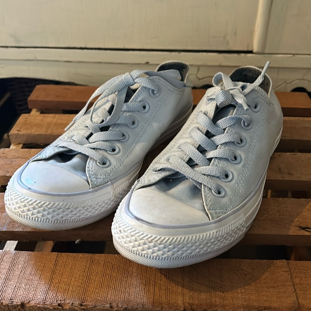 Light Blue Women’s All Star Converse Low Tops Size 8